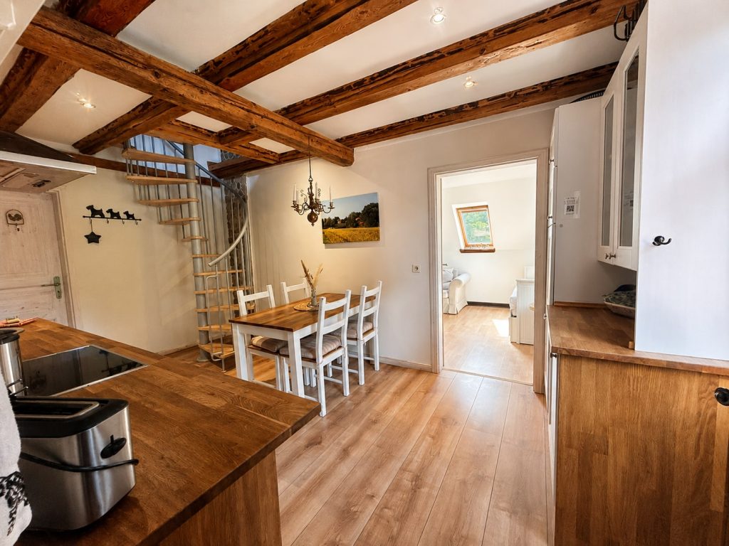 Ferienwohnung Melkerstübchen – Küche Sicht Wohnzimmer