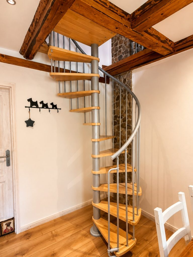 Ferienwohnung Melkerstübchen – Wendeltreppe Aufgang Schlafzimmer