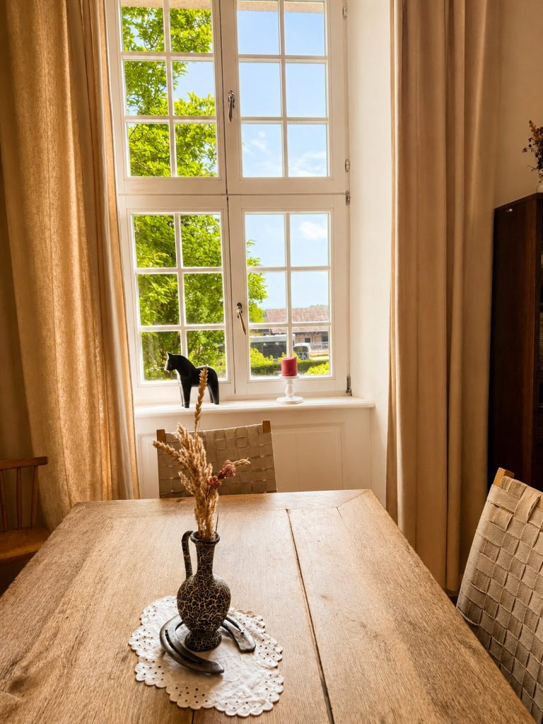 Ferienwohnung Ostwind – Wohnzimmer Esstisch